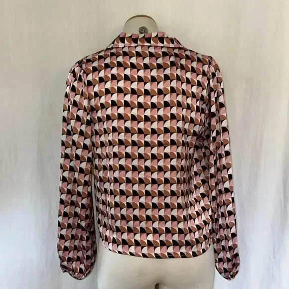 Woman’s blouse shirt top button up pattern tie detail abstract pattern - Picture 4 of 6